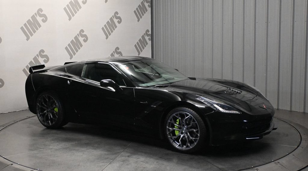 Used 2019 Chevrolet Corvette Stingray Coupe w/ Carbon Flash Badge Package RWD image 3