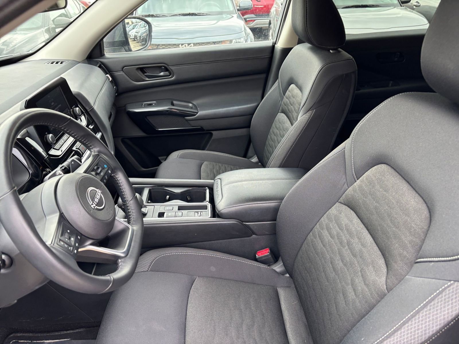 Used 2025 Nissan Pathfinder SV image 29