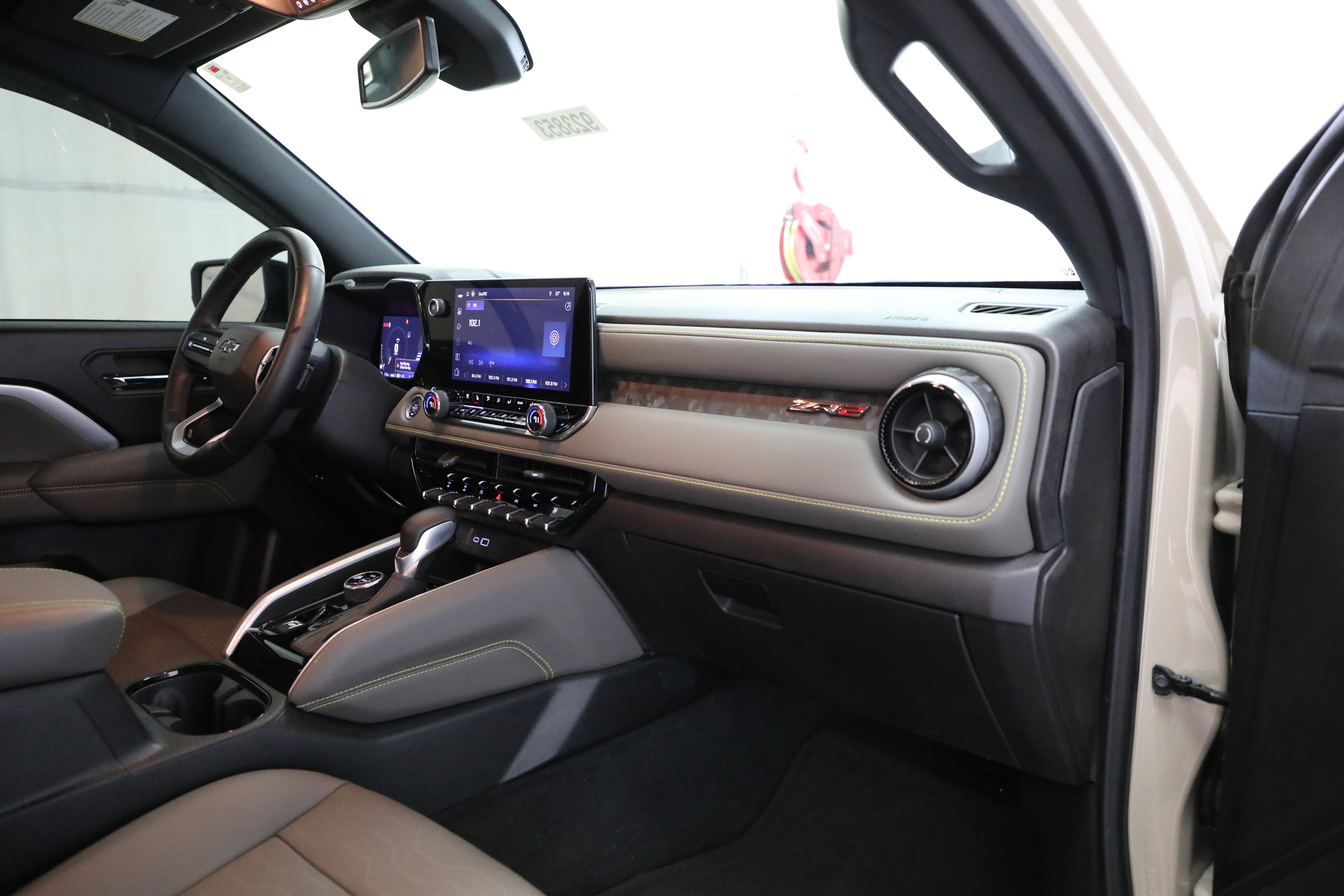 Used 2024 Chevrolet Colorado ZR2 w/ ZR2 Convenience Package III image 12