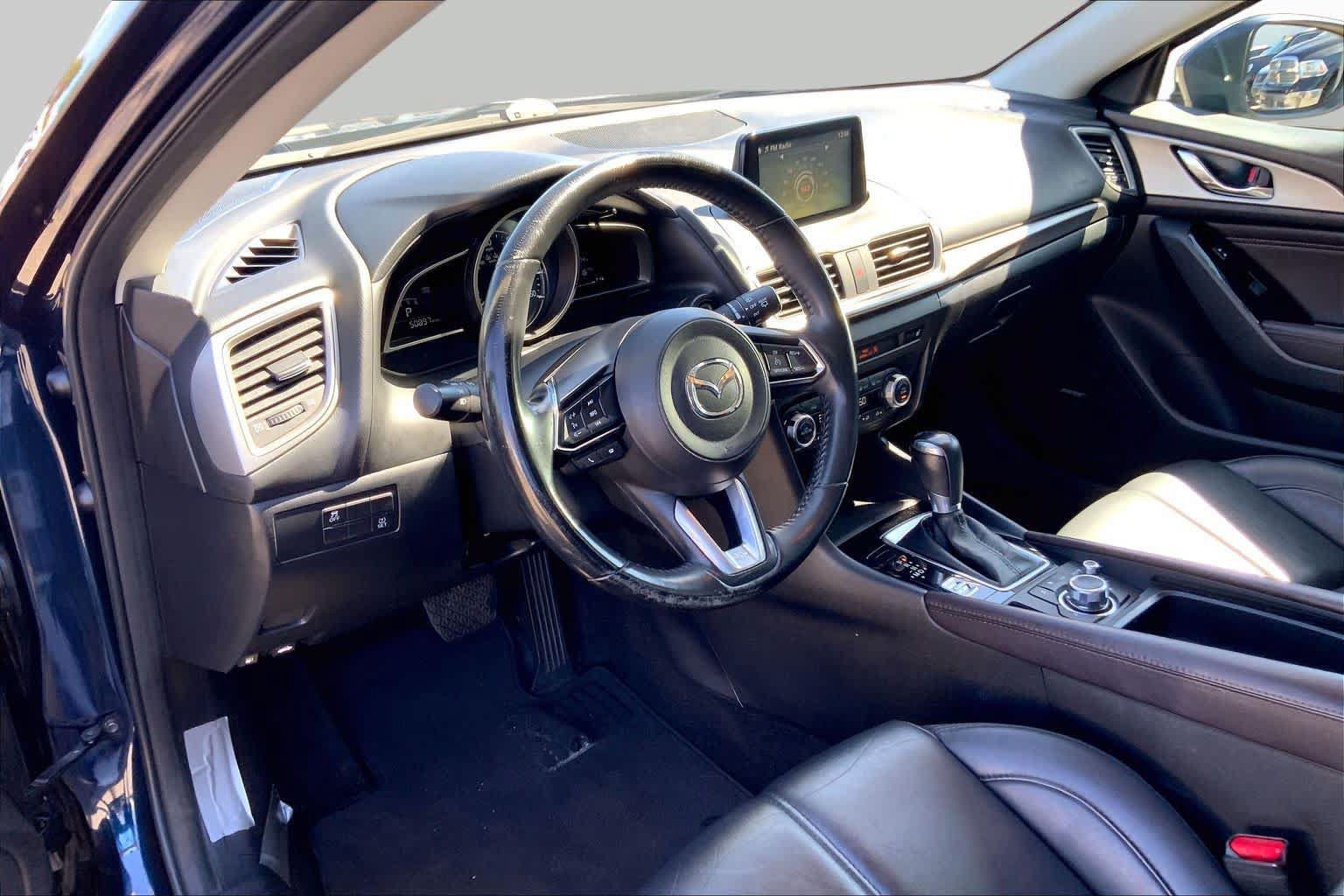 Used 2018 MAZDA MAZDA3 Touring FWD image 16