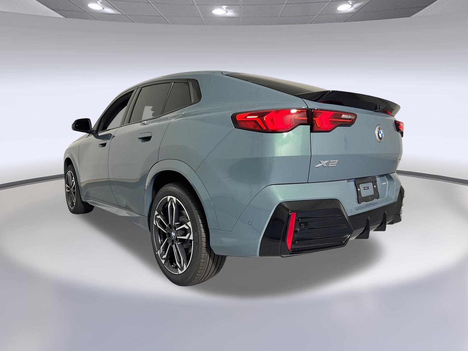 Used 2025 BMW X2 xDrive28i w/ Premium Package AWD/4WD image 3