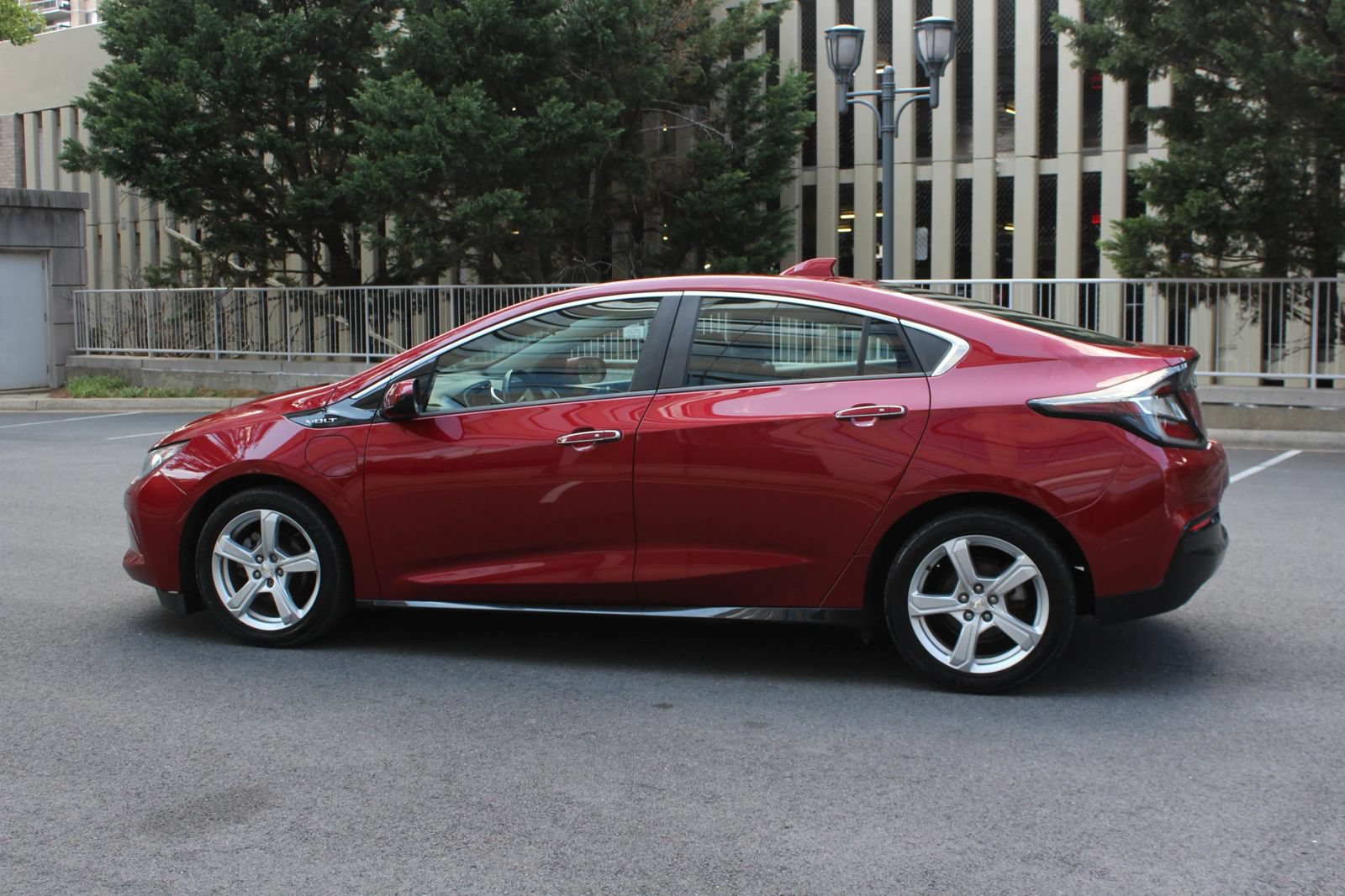 Used 2019 Chevrolet Volt LT w/ Power Convenience Package FWD image 9
