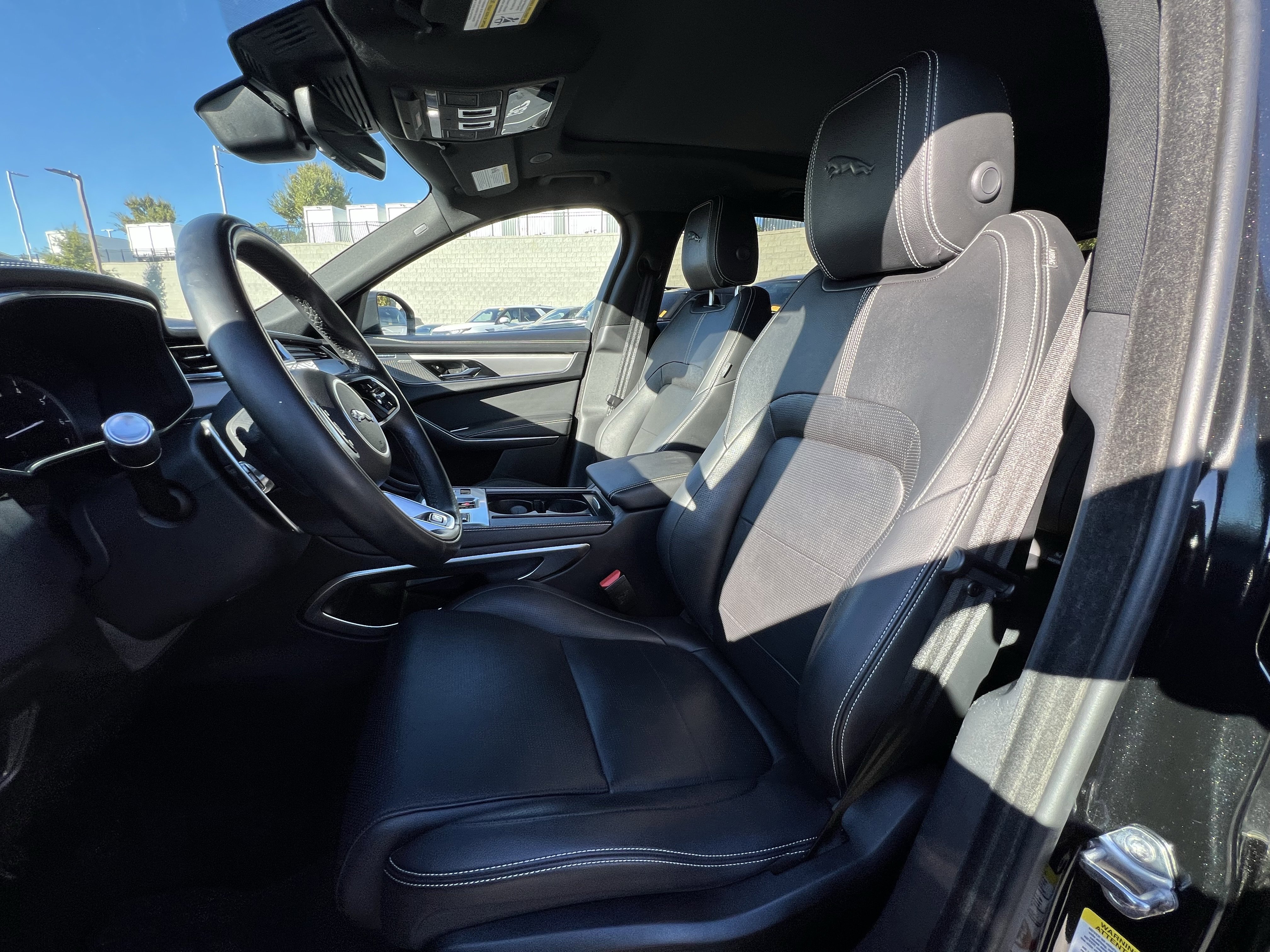 Certified 2022 Jaguar F-PACE R-Dynamic S image 15