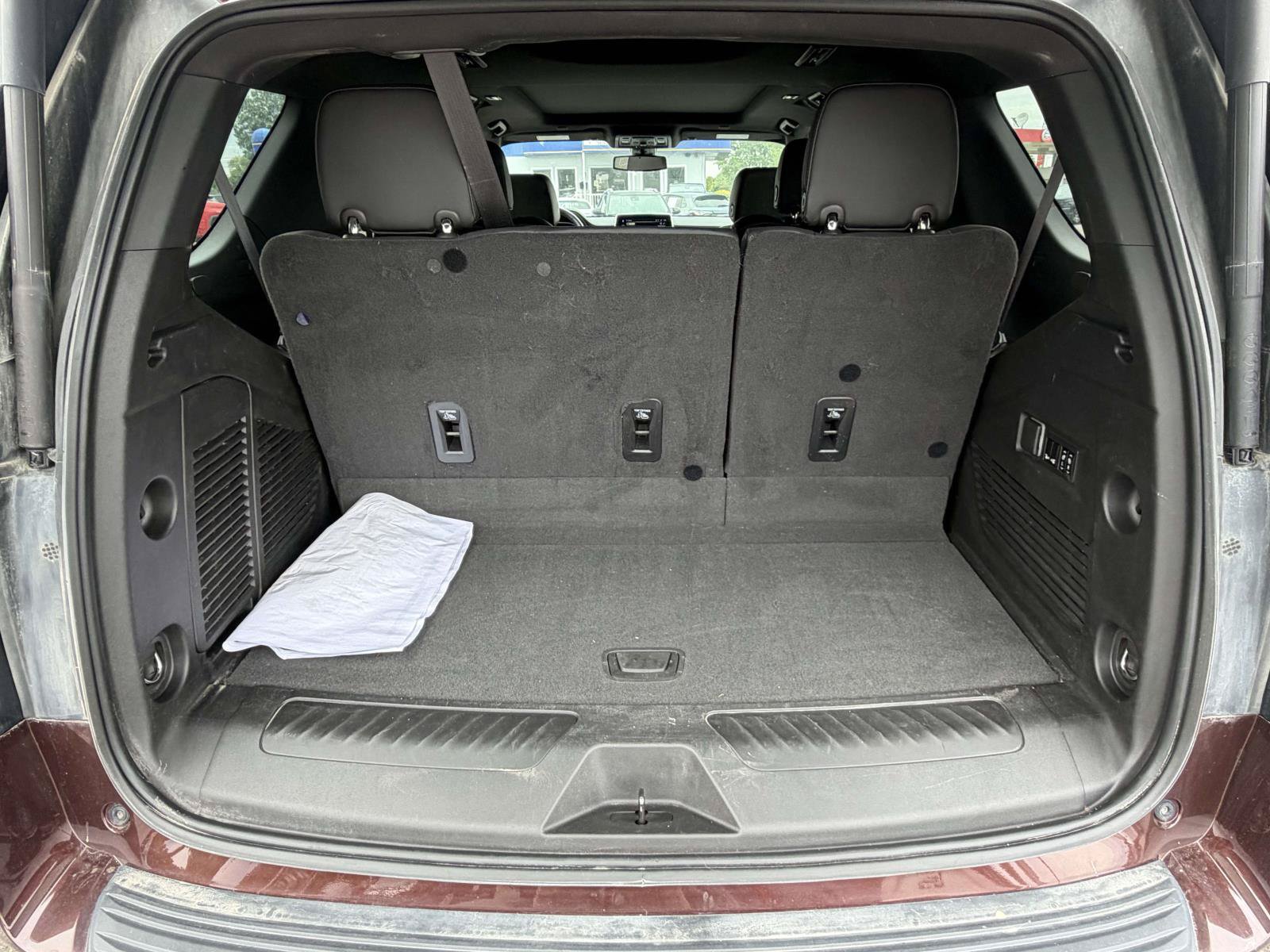 Used 2022 Chevrolet Tahoe LT w/ Luxury Package AWD/4WD image 10