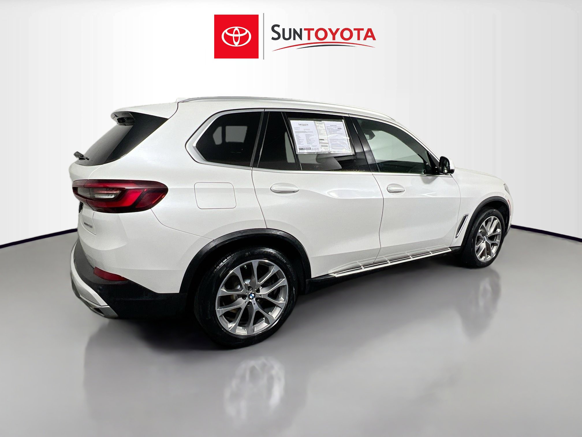 Used 2023 BMW X5 xDrive40i w/ Premium Package AWD/4WD image 4