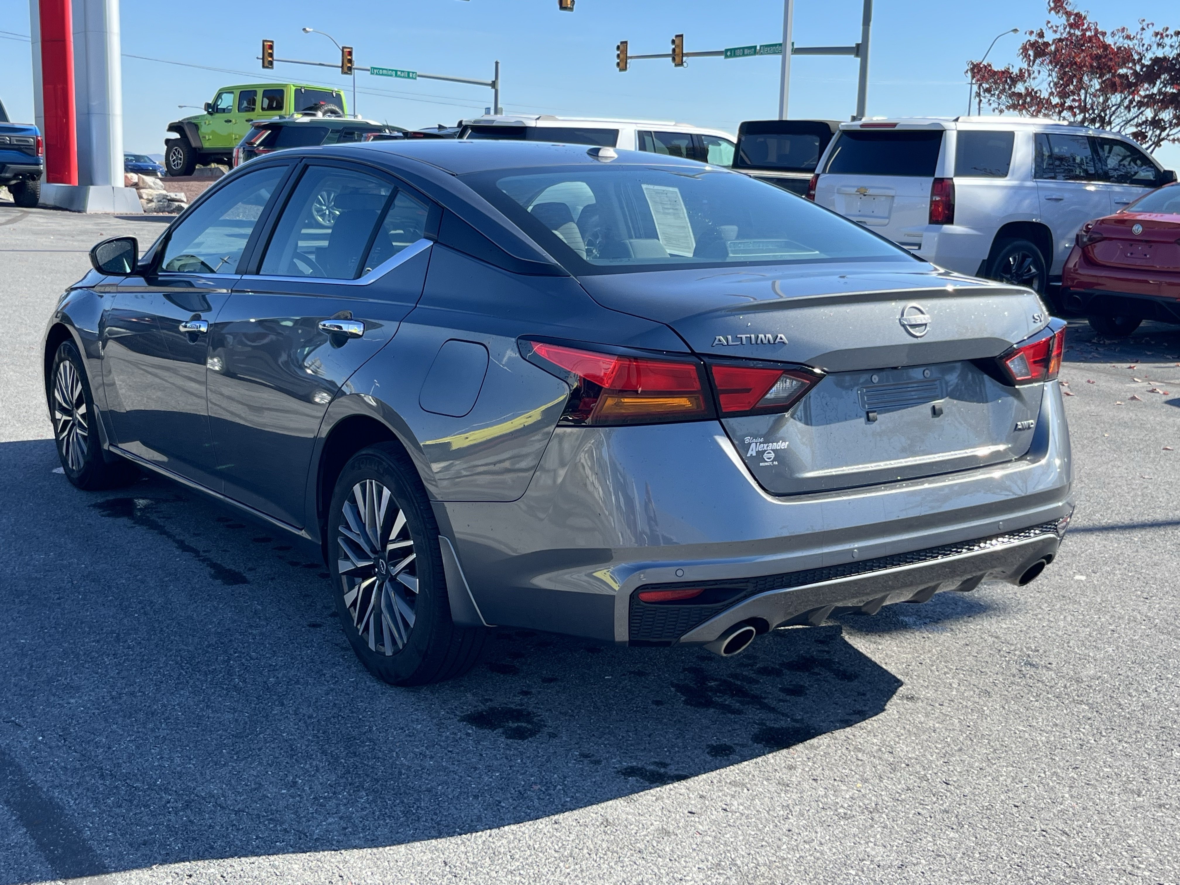 Used 2024 Nissan Altima 2.5 SV w/ SV Premium Package AWD/4WD image 8