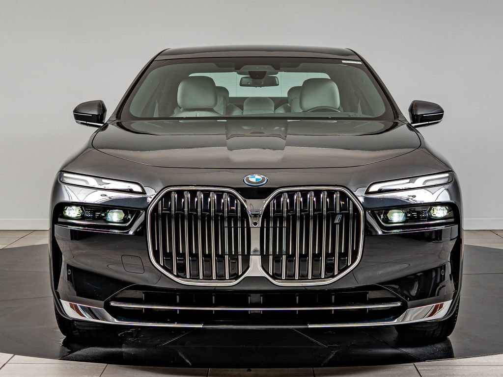 Used 2024 BMW i7 eDrive50 RWD image 2