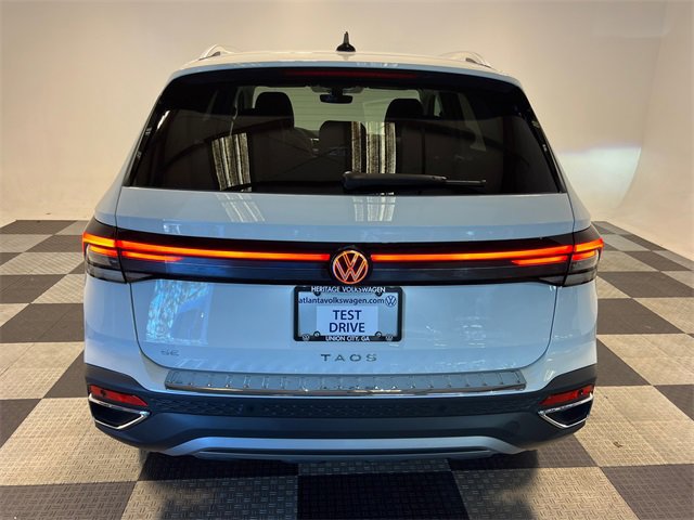 New 2026 Volkswagen Taos SE image 4