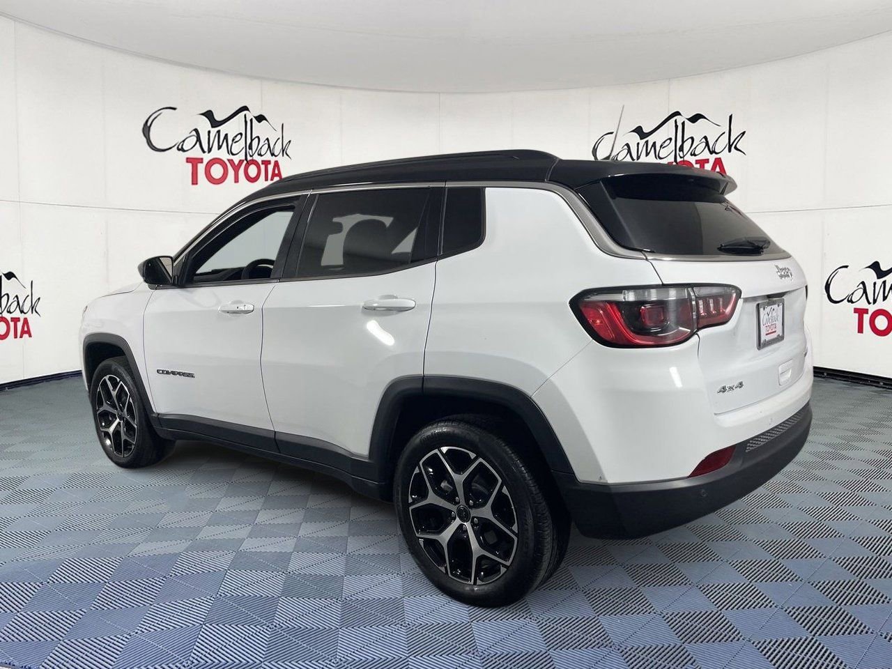 Used 2025 Jeep Compass Limited AWD/4WD image 5