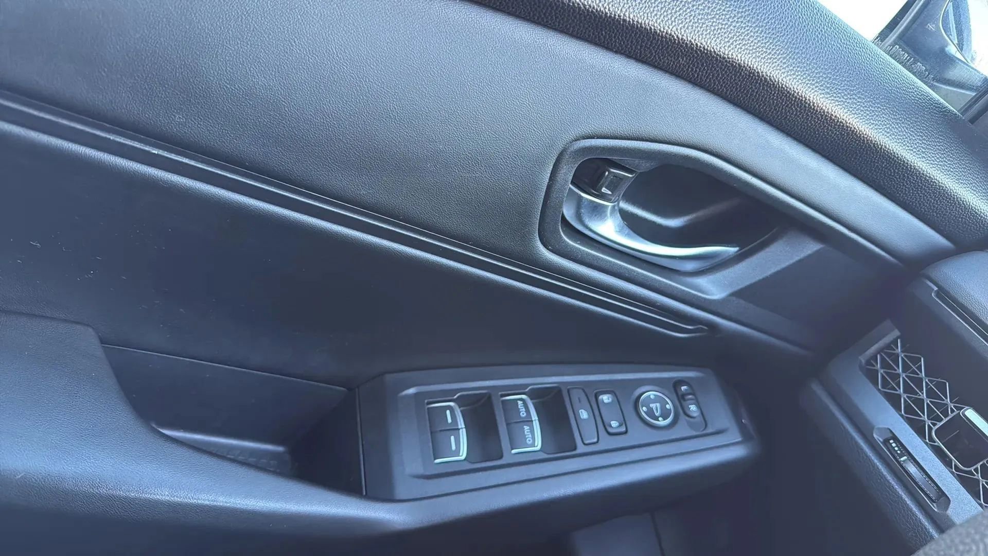 Used 2023 Honda Accord EX image 19