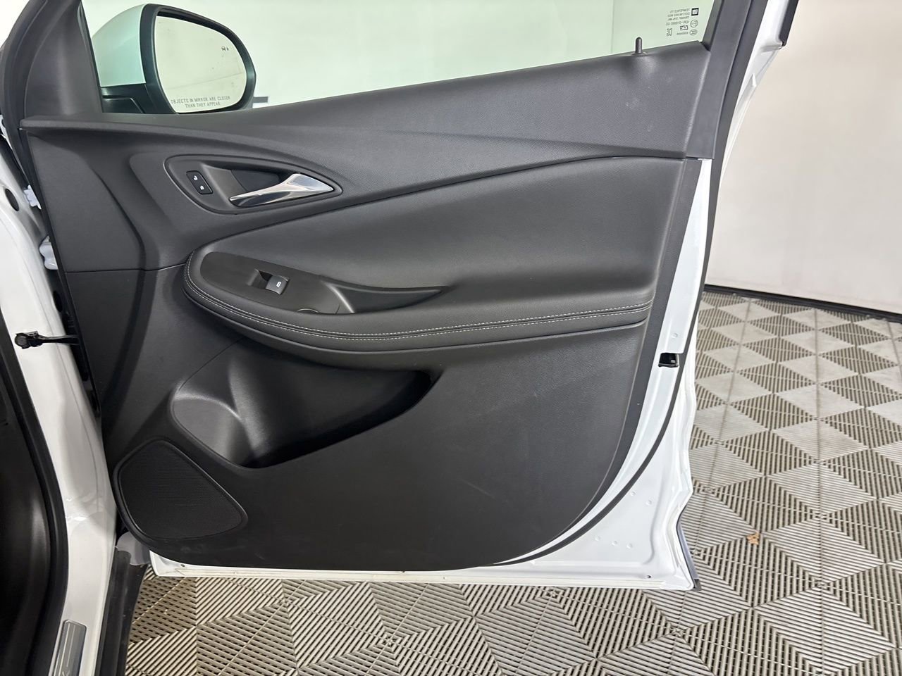 Used 2023 Buick Encore GX Essence w/ Experience Buick Package image 28