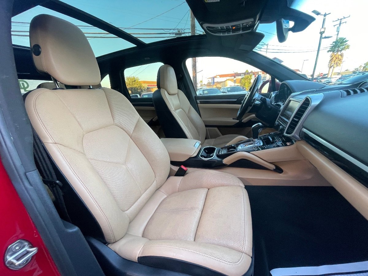 Used 2016 Porsche Cayenne AWD/4WD image 13