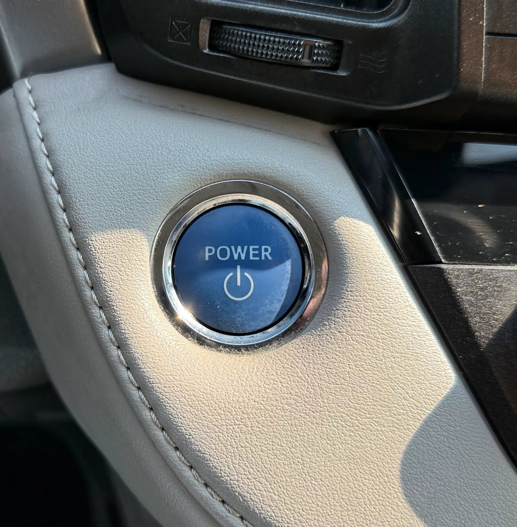 Used 2016 Toyota RAV4 Limited AWD/4WD image 19