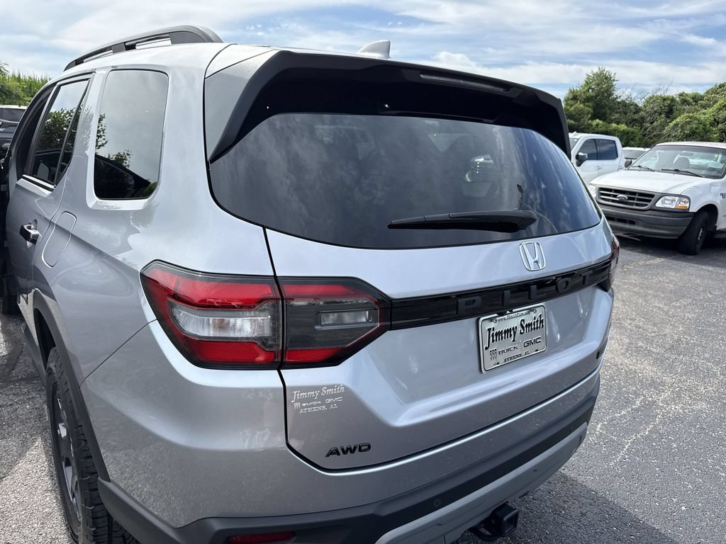 Used 2025 Honda Pilot TrailSport image 33