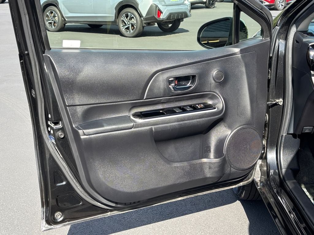 Used 2016 Toyota Prius C Persona Series FWD image 19