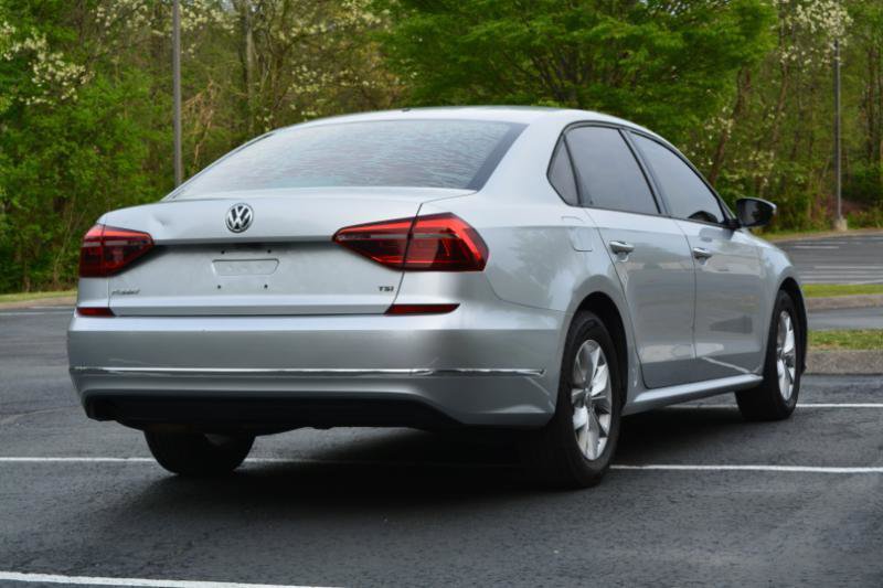 Used 2018 Volkswagen Passat 2.0T S w/ Driver Assistance Package FWD image 5