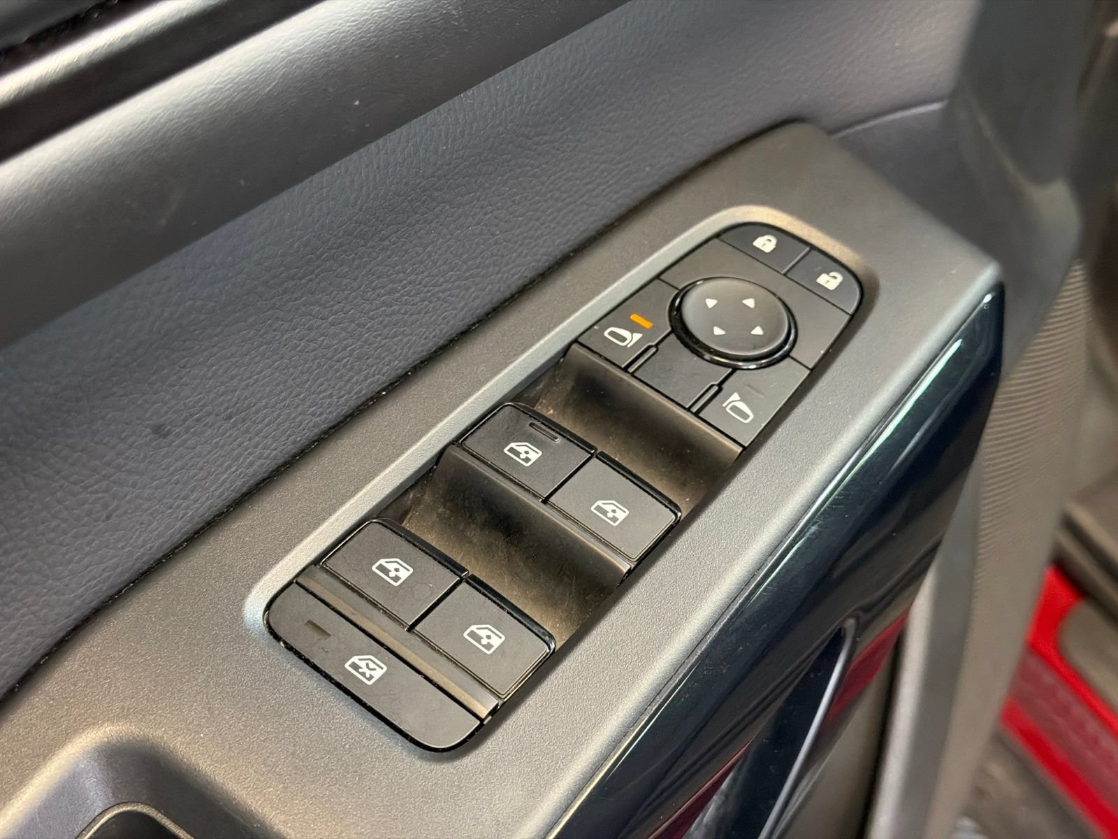 Used 2025 Nissan Pathfinder SV AWD/4WD image 17