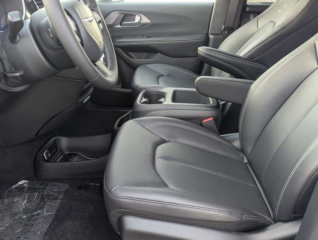 New 2026 Chrysler Pacifica Select w/ S Appearance Package image 9