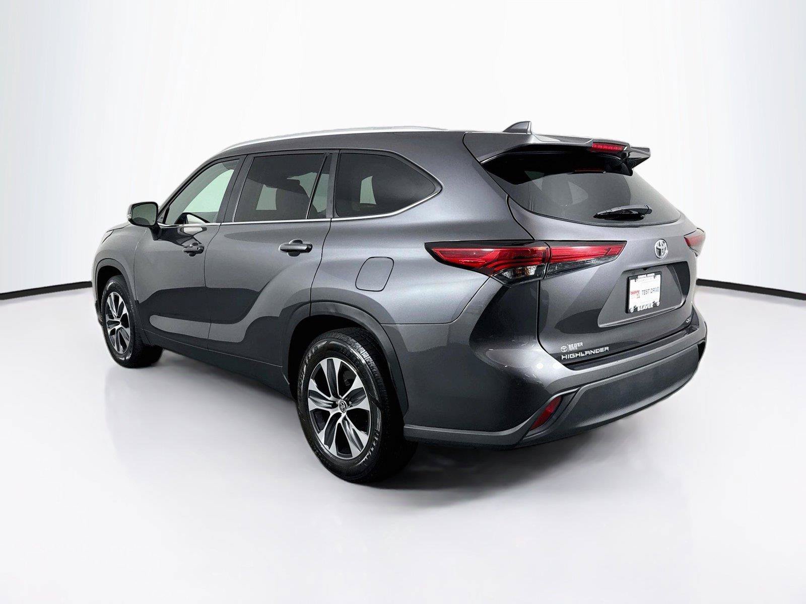Certified 2023 Toyota Highlander XLE FWD image 13