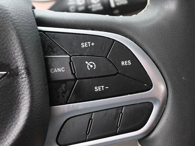 Used 2023 Chrysler Voyager LX image 16