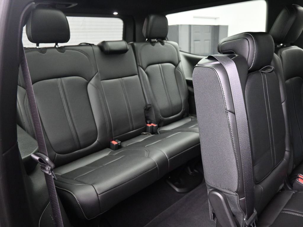 Used 2024 Jeep Wagoneer 4WD w/ Premium Group I image 25