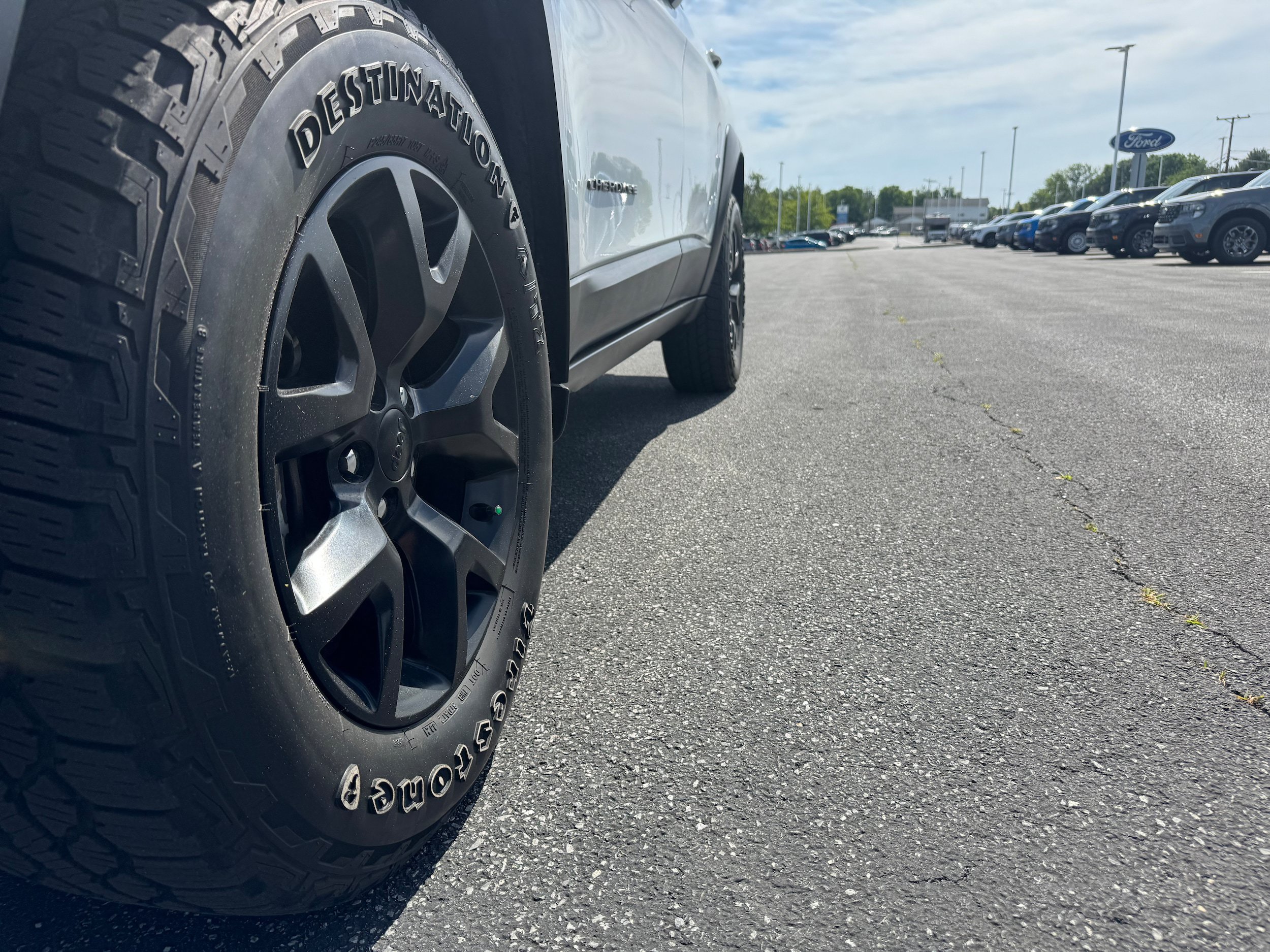Used 2016 Jeep Cherokee Trailhawk w/ Comfort/Convenience Group AWD/4WD image 18