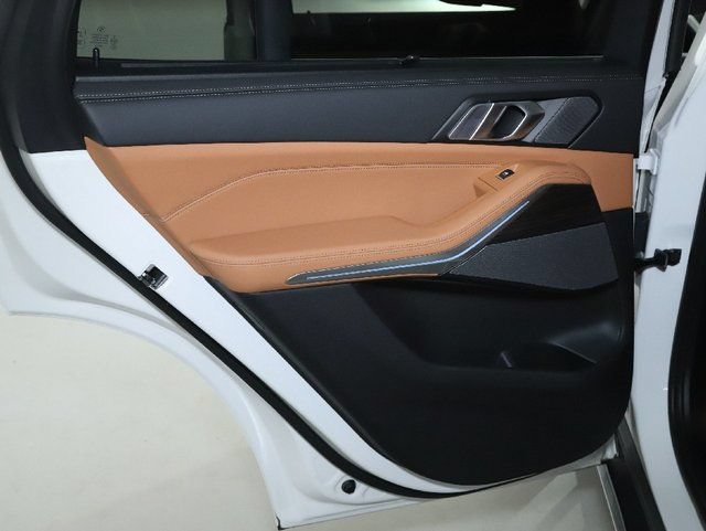 Used 2025 BMW X5 xDrive40i AWD/4WD image 14