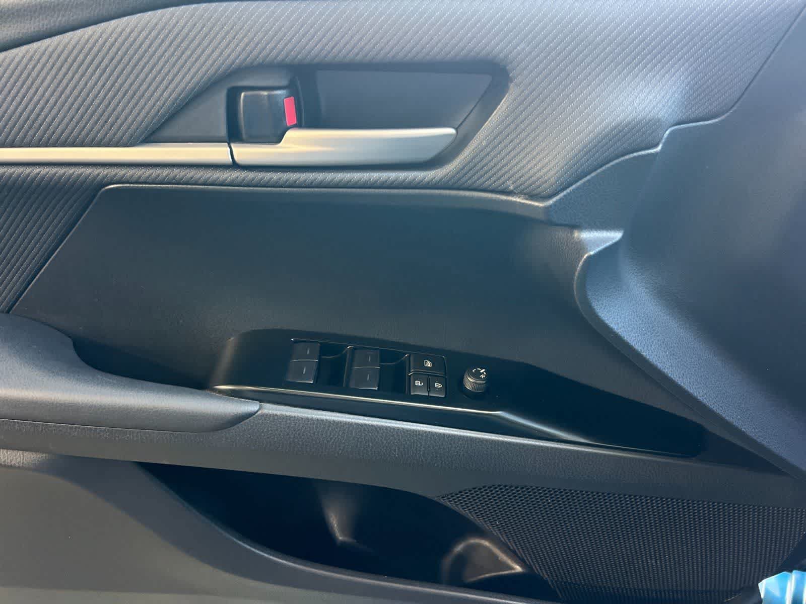 Used 2025 Toyota Camry SE FWD image 13
