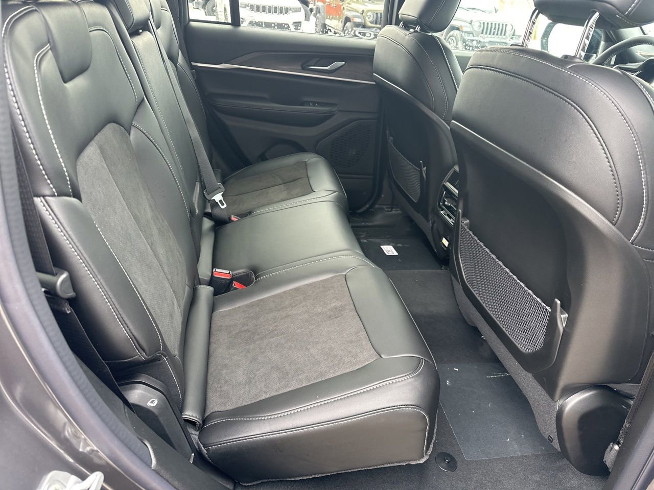 New 2026 Jeep Grand Cherokee Laredo image 11