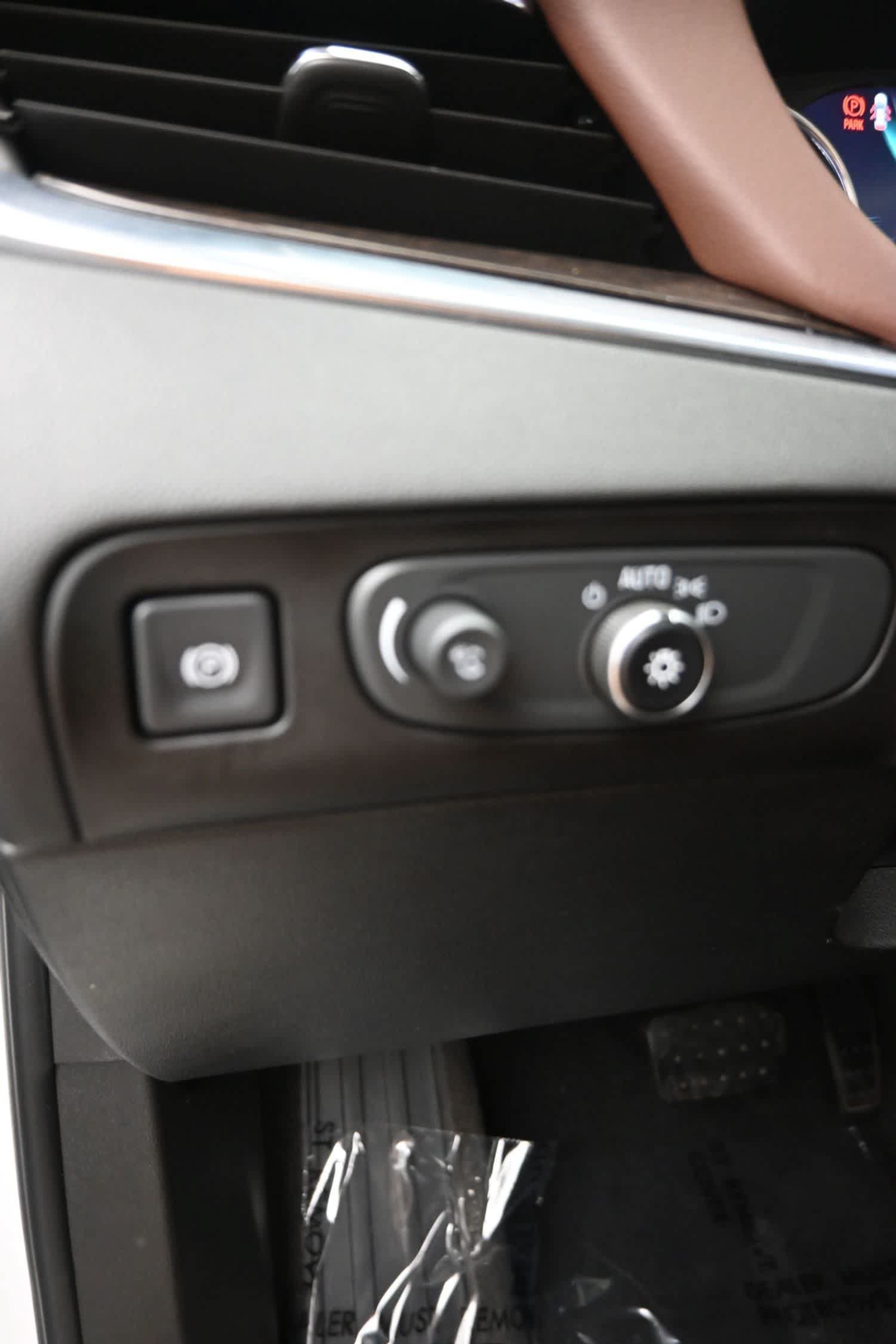 Used 2019 Buick Enclave Avenir w/ Avenir Technology Package AWD/4WD image 22
