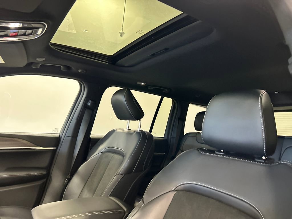 New 2026 Jeep Grand Cherokee Altitude image 26