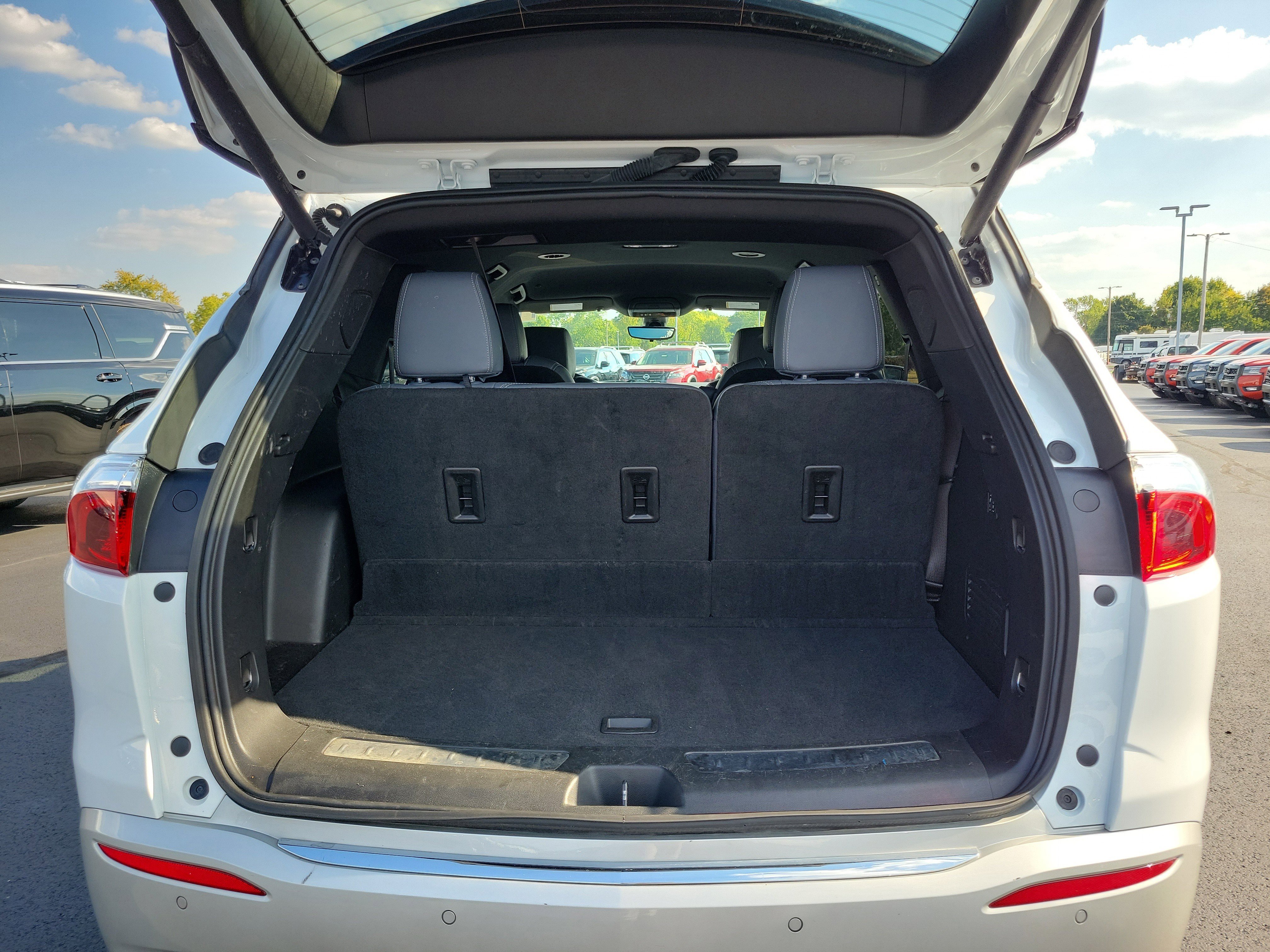 Used 2024 Buick Enclave Premium image 8