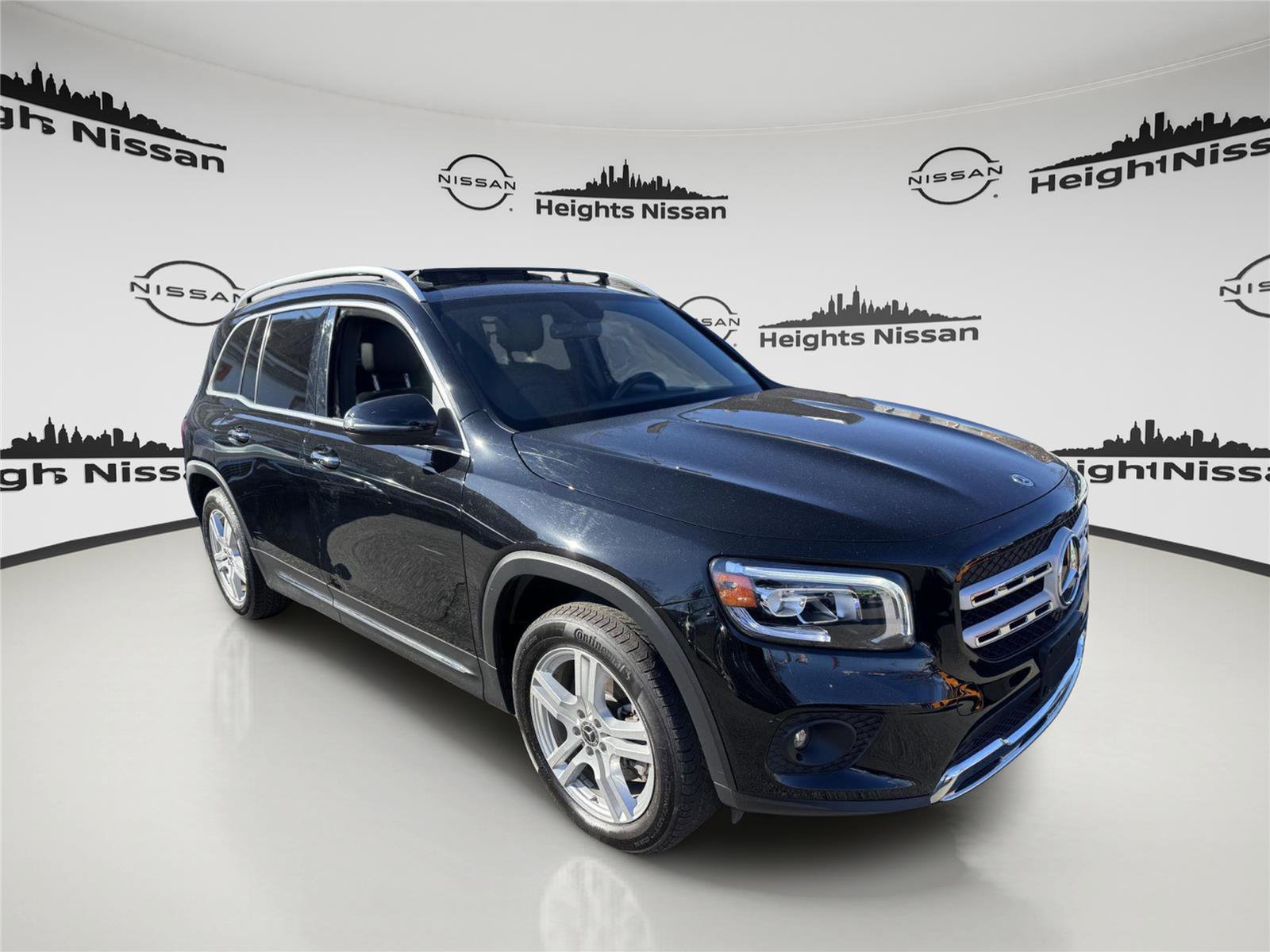 Used 2023 Mercedes-Benz GLB 250 4MATIC w/ Premium Package image 9