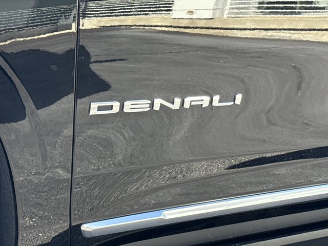New 2026 GMC Yukon XL Denali w/ Denali Reserve Package image 17