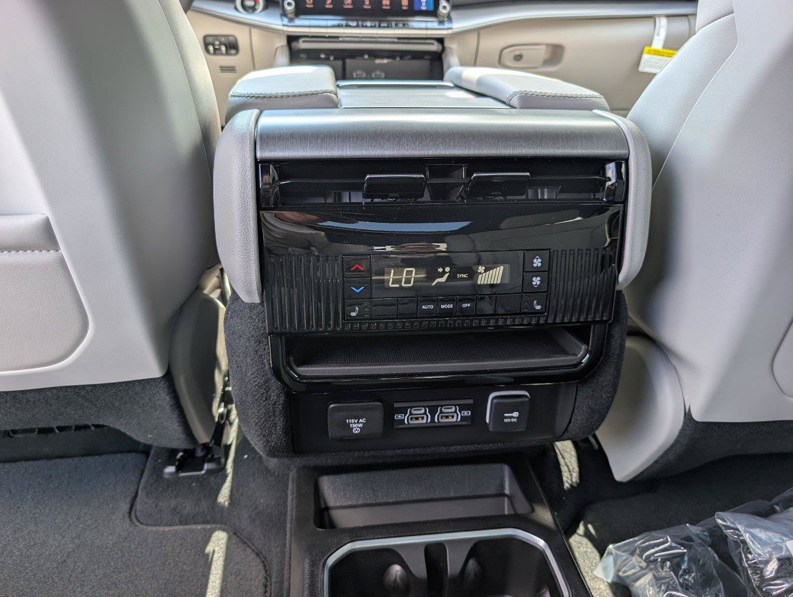 New 2026 Jeep Grand Wagoneer Limited AWD/4WD image 34