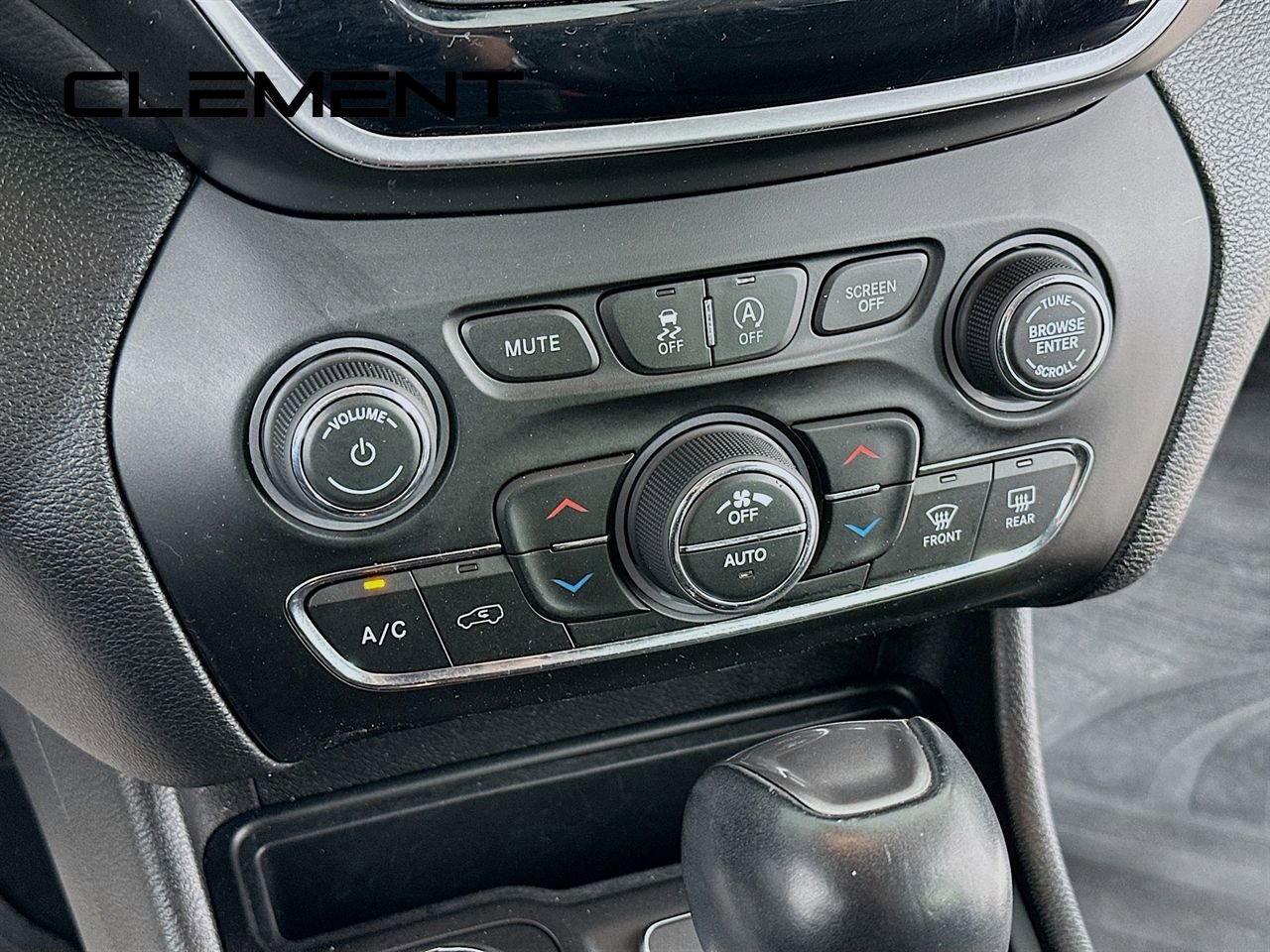 Used 2020 Jeep Cherokee Limited image 22