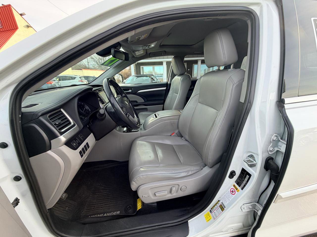 Used 2019 Toyota Highlander XLE w/ Protection Package #3 image 14