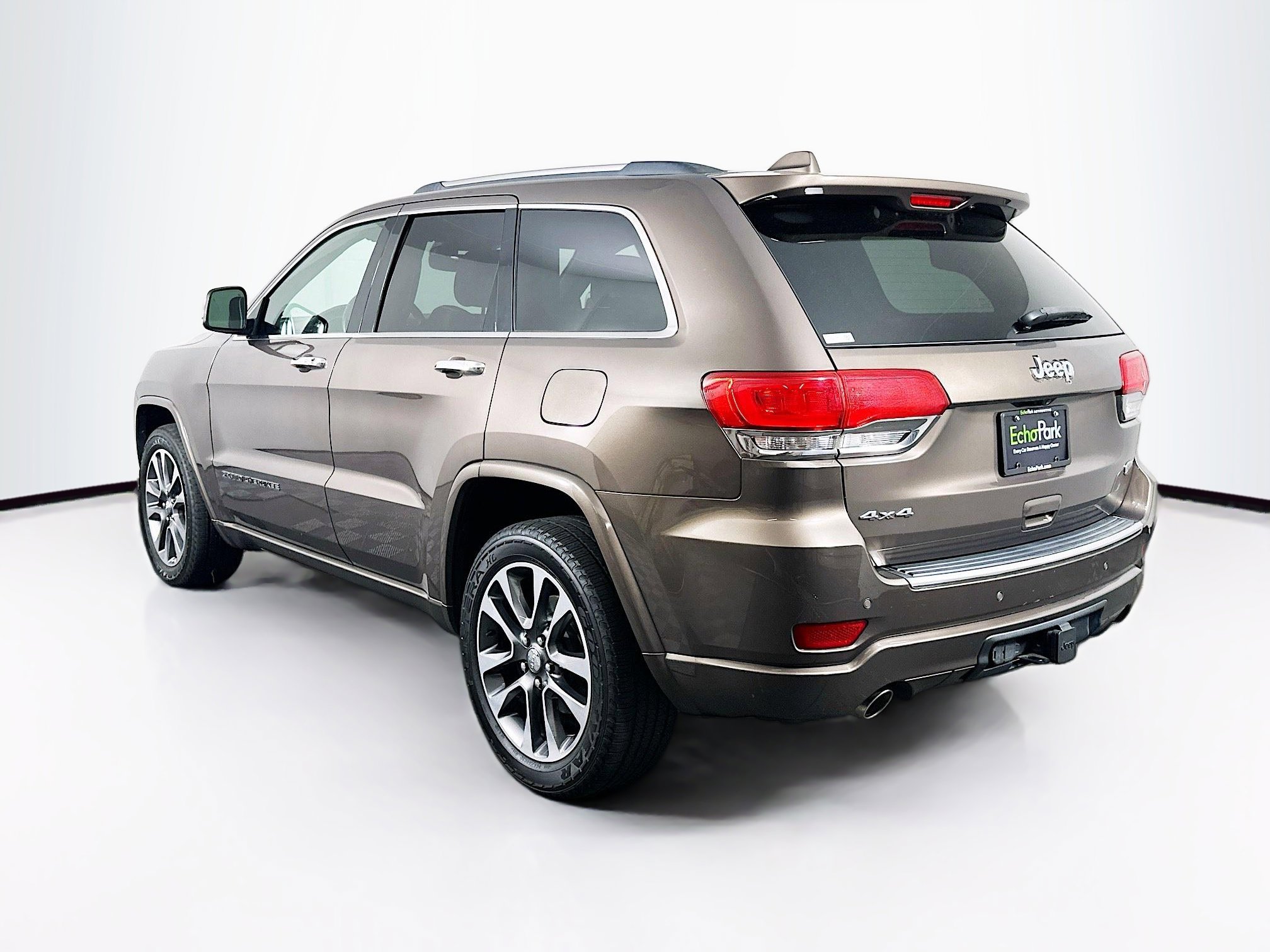 Used 2017 Jeep Grand Cherokee Overland AWD/4WD image 5