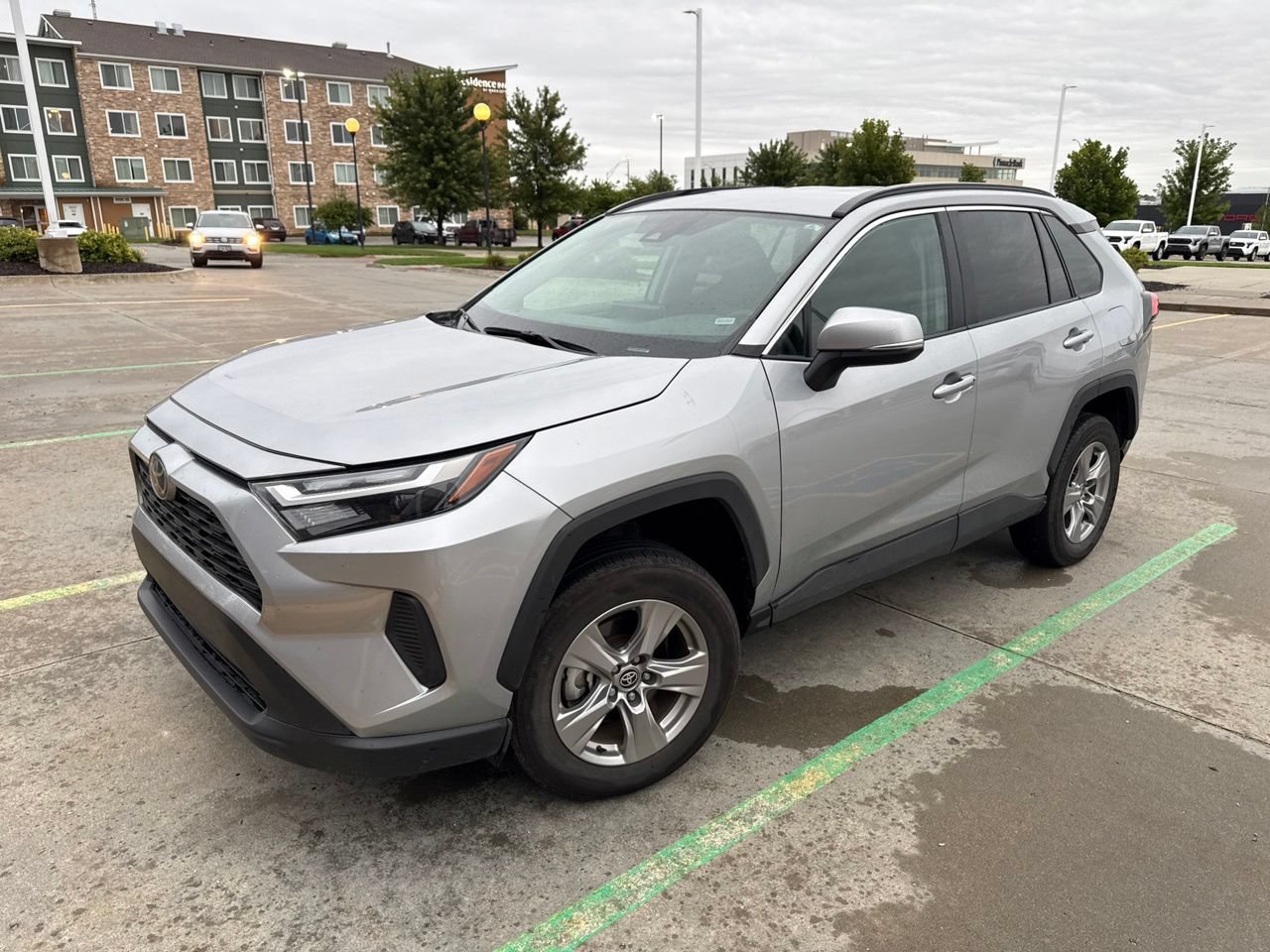Used 2025 Toyota RAV4 XLE AWD/4WD image 2