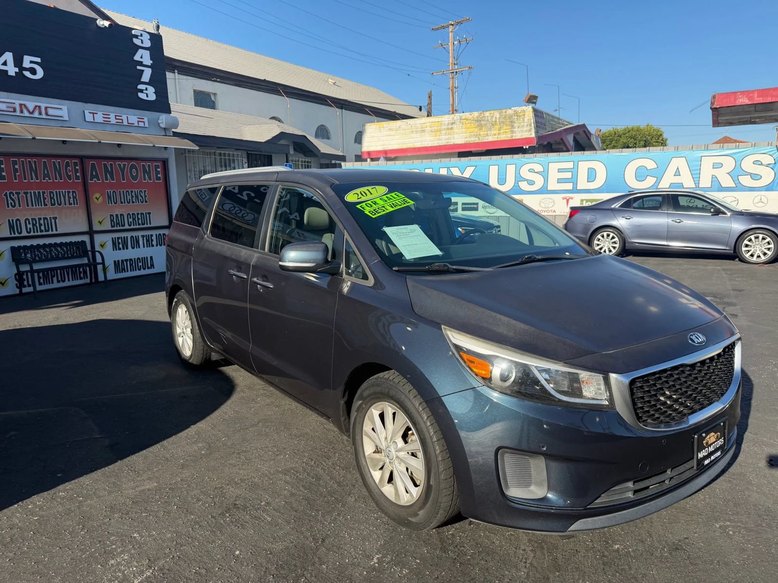 Used 2017 Kia Sedona LX w/ LX Essentials Premium Package FWD image 2