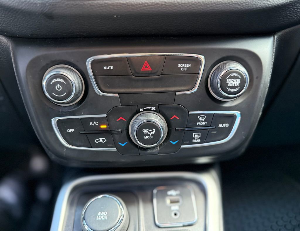 Used 2021 Jeep Compass Latitude w/ Convenience Group AWD/4WD image 24