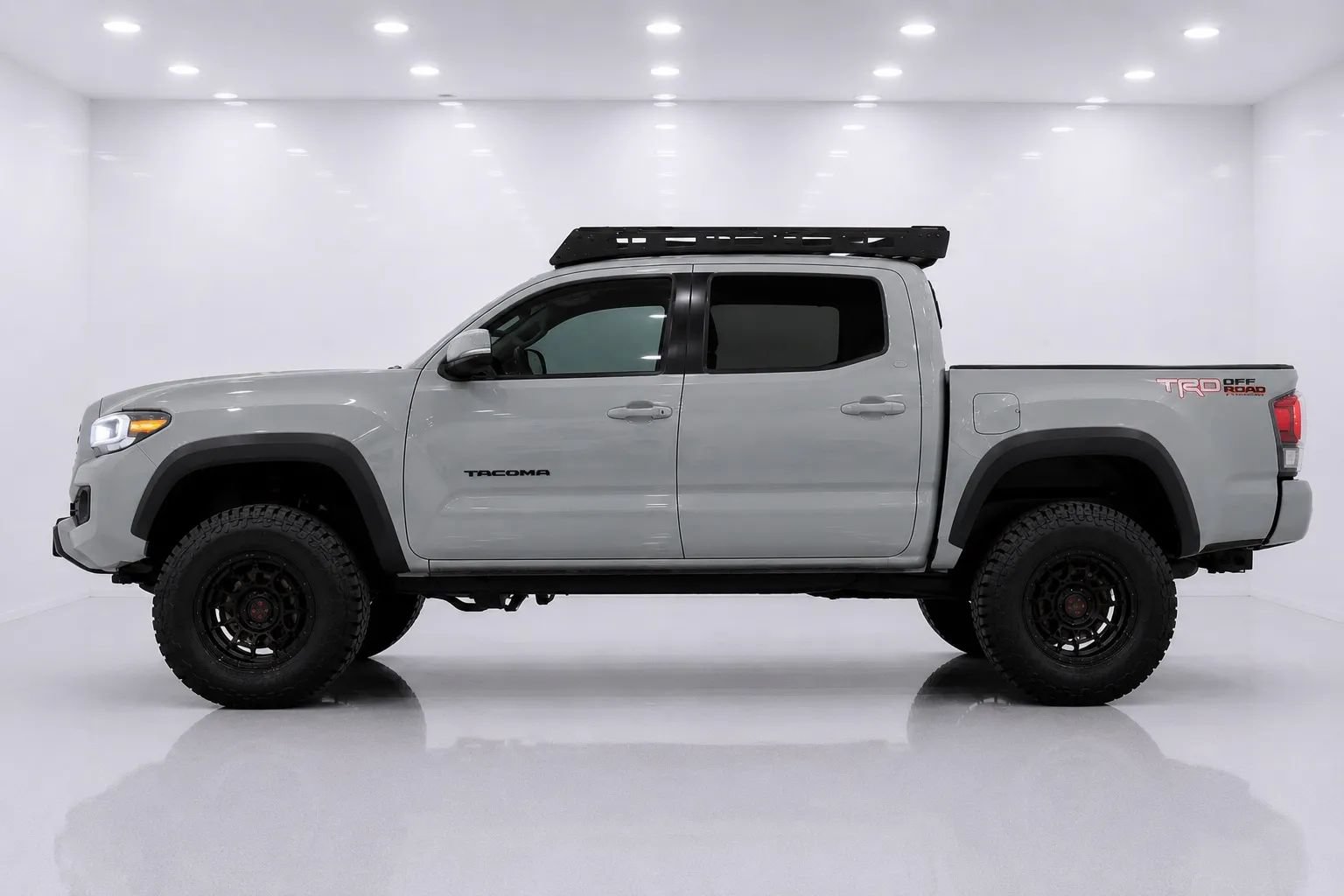 Used 2020 Toyota Tacoma TRD Off-Road AWD/4WD image 2