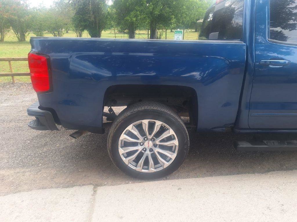 Used 2018 Chevrolet Silverado 1500 LT w/ Texas Edition image 4
