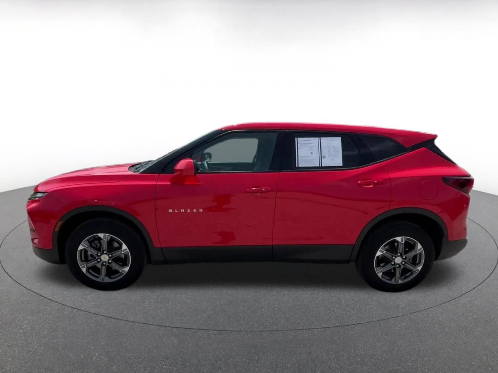 Used 2025 Chevrolet Blazer LT FWD image 9