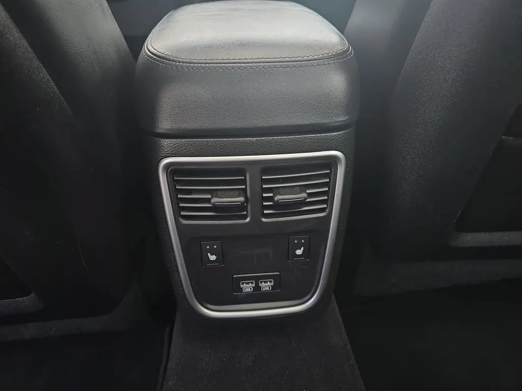 Used 2020 Chrysler 300 Limited RWD image 18