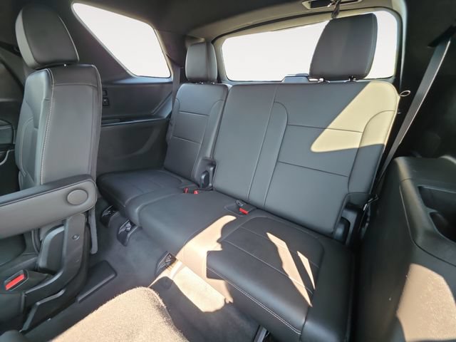Used 2023 Chevrolet Traverse LT AWD/4WD image 16