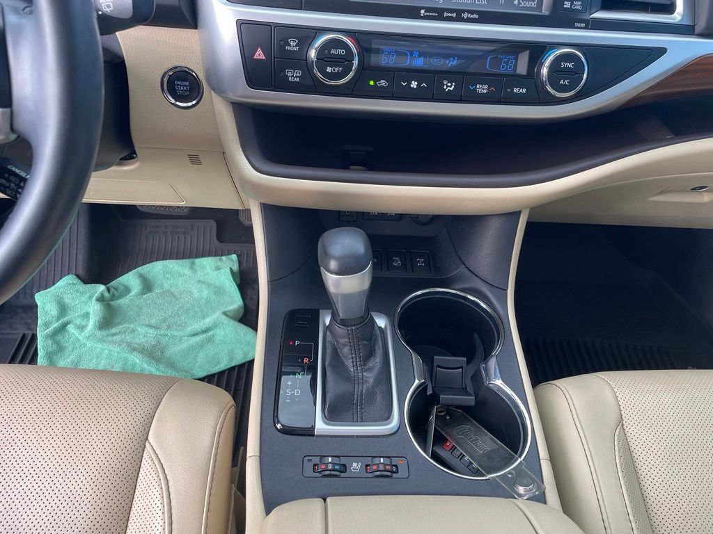 Used 2018 Toyota Highlander Limited Platinum AWD/4WD image 26