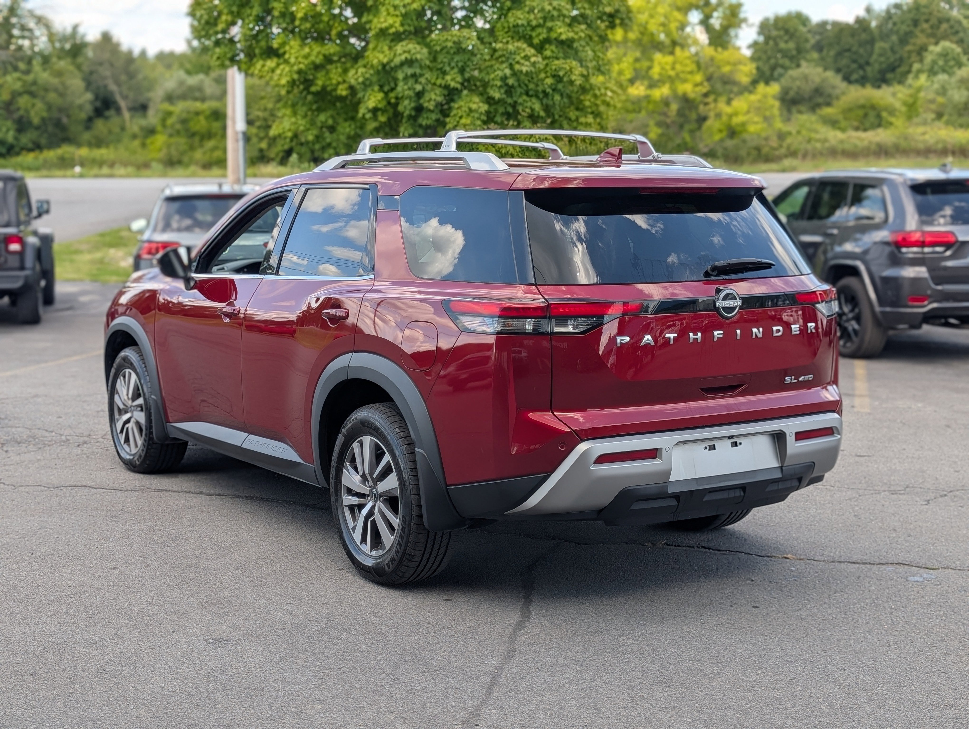 Used 2022 Nissan Pathfinder SL image 9