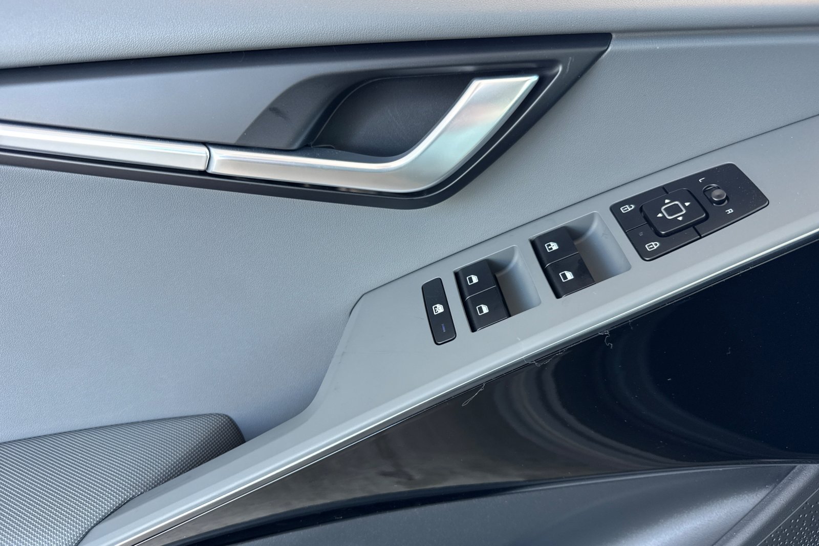 New 2026 Kia Niro EX FWD image 11