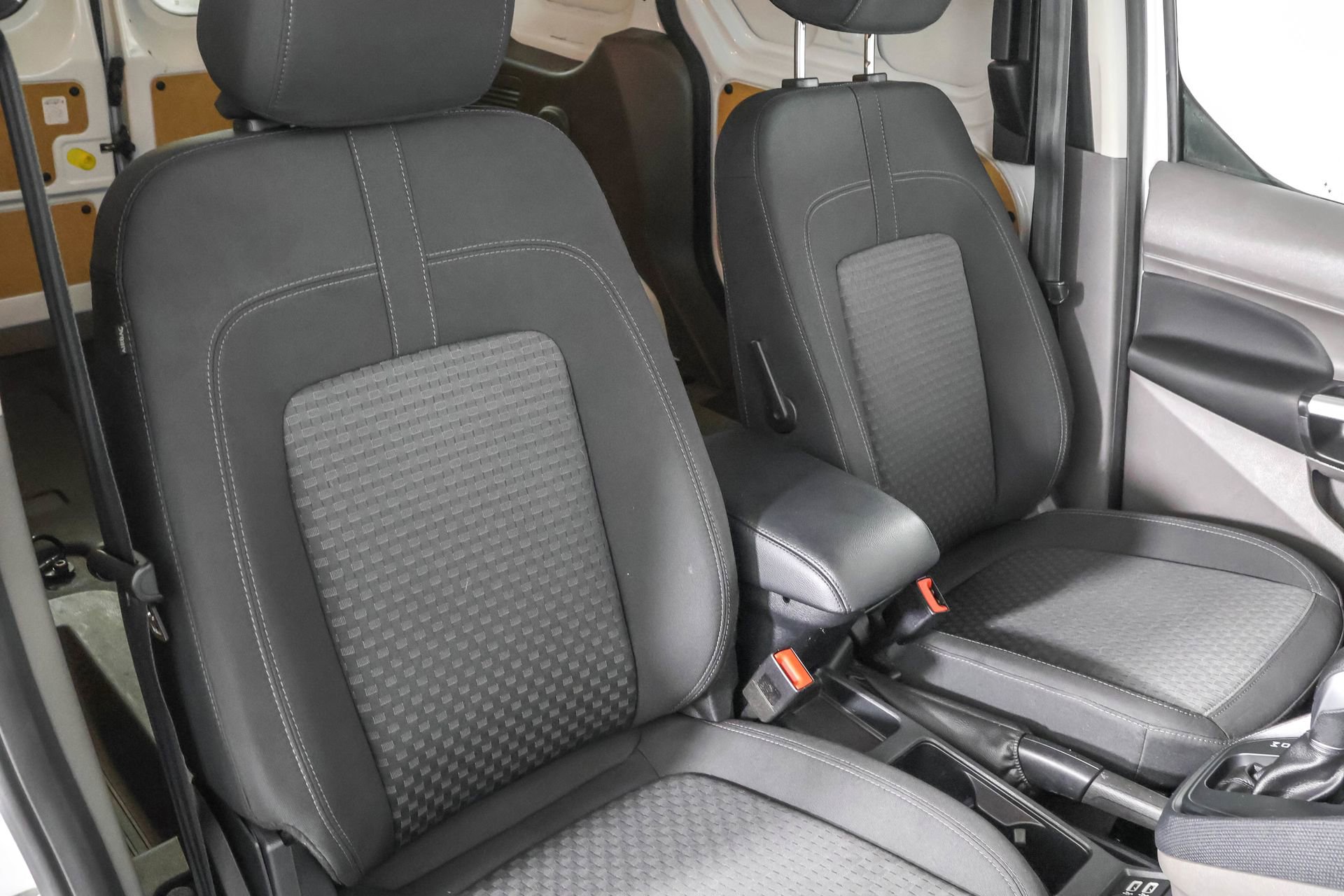 Used 2022 Ford Transit Connect XLT image 42